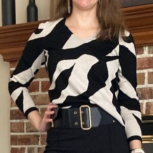 Chico's Black & Tan V-Neck Lightweight Spring Sweater Size XS (Chico's 00)